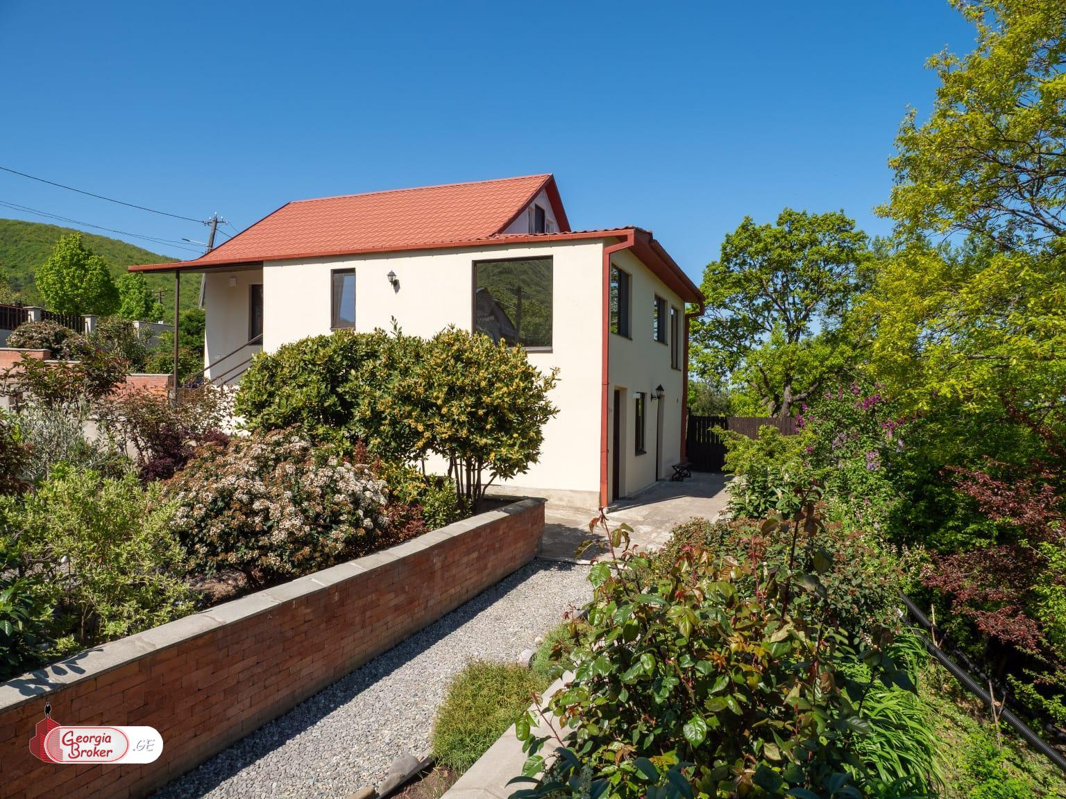 nearly repaired 6-room house for sale